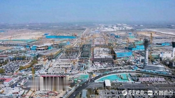 天载配资 蹲点报告|济南机场二期“95后”工长: 青春浇筑连接世界的坐标